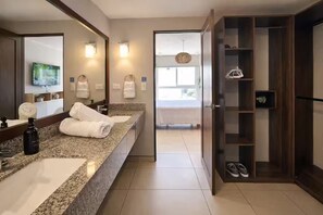 Bathroom - Vrbo Property (San Salvador)