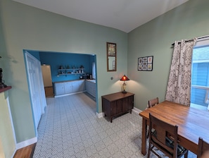 Dining - Beautiful 3-Bedroom Bungalow in West Baden Springs - The Indiana Overlook House (West Baden Springs)