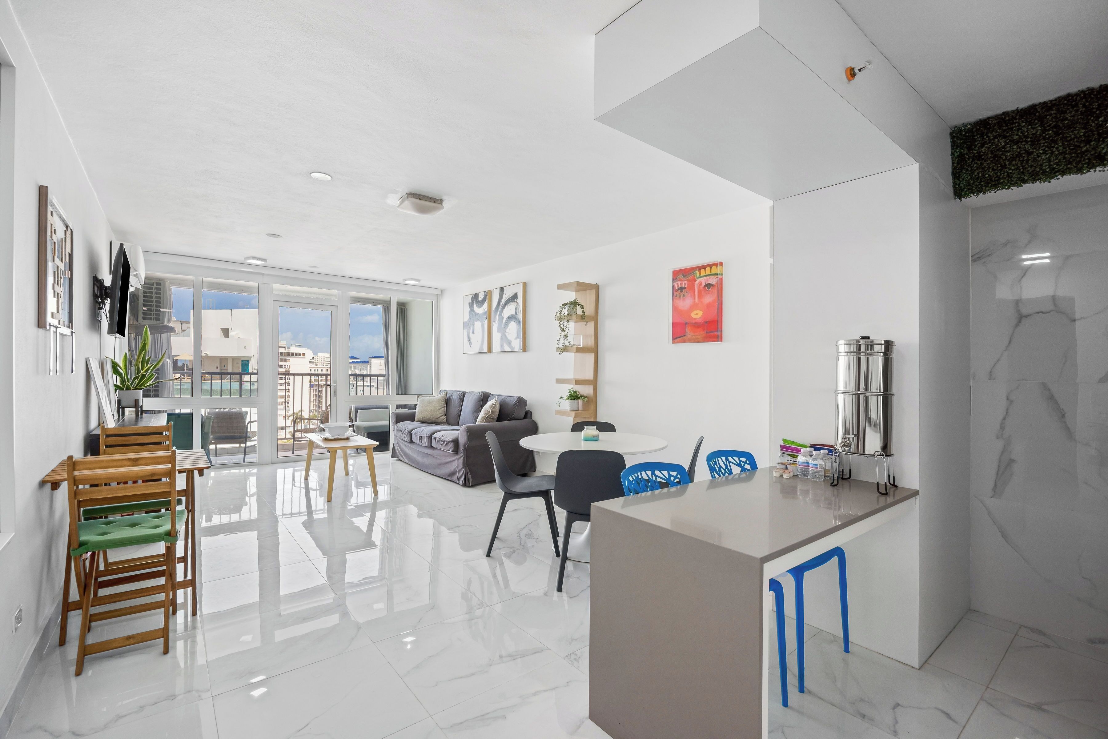 Studio – deluxe, balkong, delvis sjøutsikt | Spiseområde