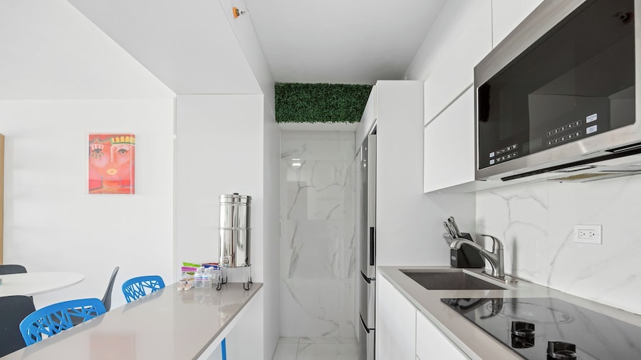Isla Verde Beachfront ESJ Tower by Otium