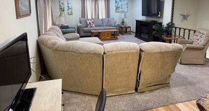 Stay at the Tired Turtle 3-bedroom house with AC Turtle Lake