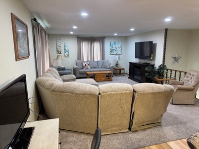 Stay at the Tired Turtle 3-bedroom house with AC Turtle Lake