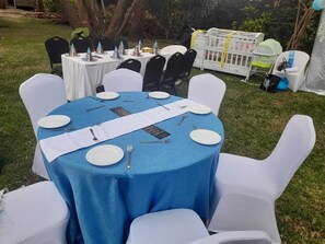 Outdoor dining - DESTINATION RESORT CENTRE  (Makutano)
