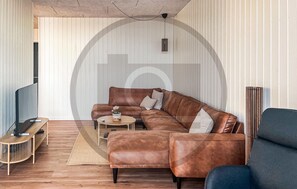 Smart TV, ping pong - Lovely home in Roslev with house sea view (Roslev)