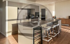 Coffee/tea maker, fridge, microwave, stovetop