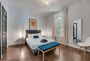 4 bedrooms, iron/ironing board, WiFi, bed sheets - Grand Gem for Large Groups: Pool, Cinema, Playroom (Carrollton)