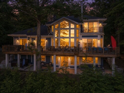 Stunning 5 Bed 3 Bath-Golf Simulator-2 Hot Tubs-2 Fire Pits-Theater