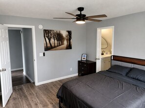 6 habitaciones, tabla de planchar con plancha, wifi y ropa de cama