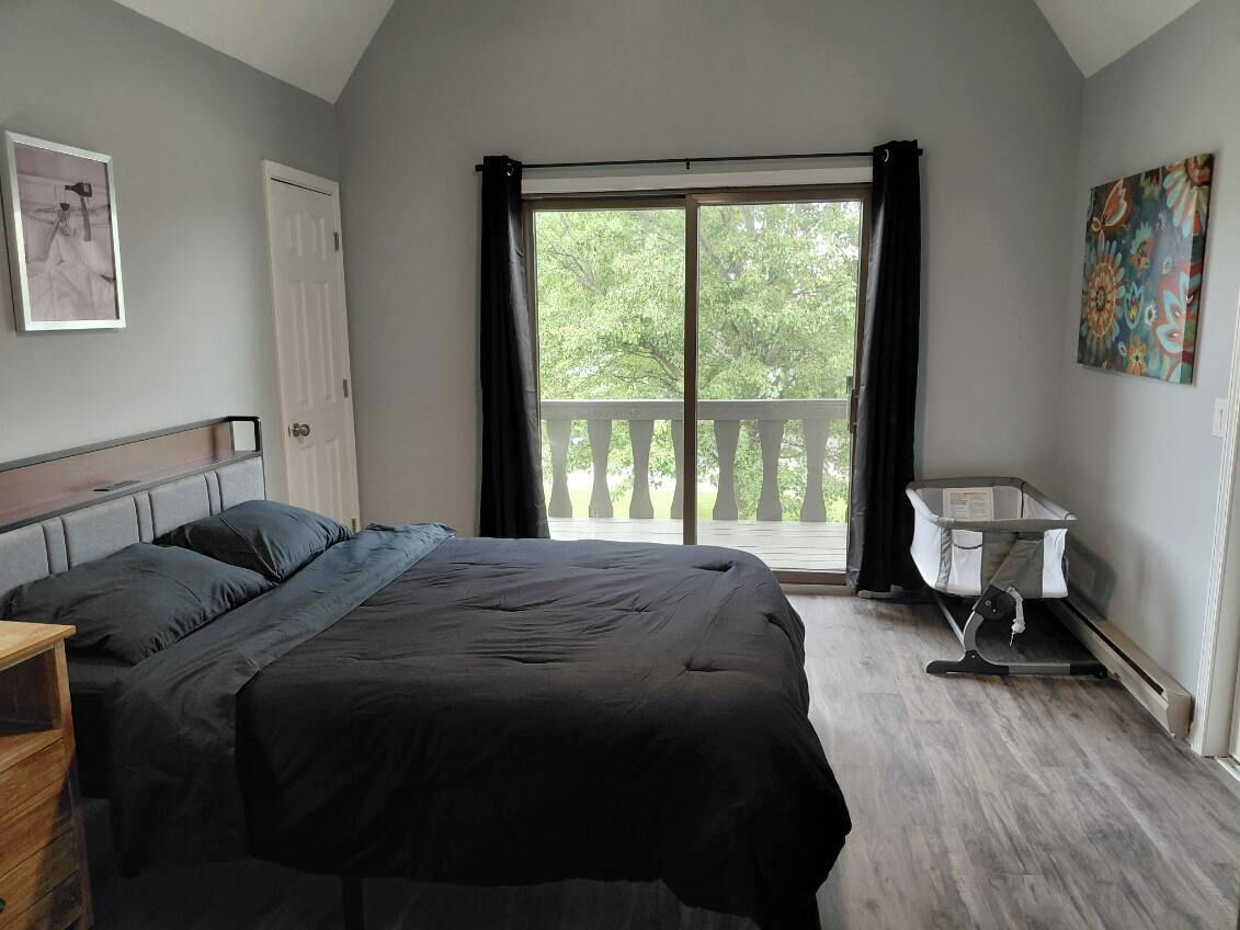 6 bedrooms, iron/ironing board, WiFi, bed sheets