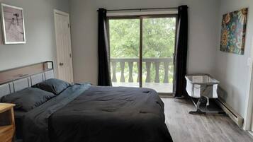 6 bedrooms, iron/ironing board, WiFi, bed sheets