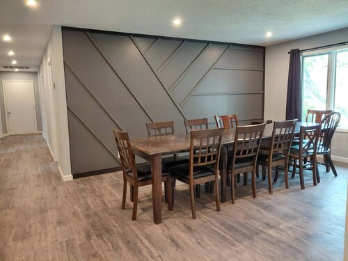 Spacious 6 bedroom, 5 bathroom, and 2 game room house on Grand Lake!