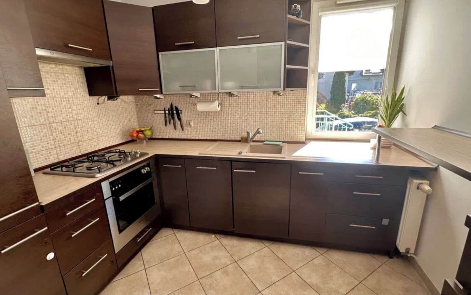 Deluxe Studio Suite, Patio, City View | Private kitchen | Mini-fridge, microwave, dishwasher, cookware/dishes/utensils