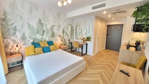 Deluxe studio suite, patio, uitzicht op stad | Een laptopwerkplek, gratis wifi