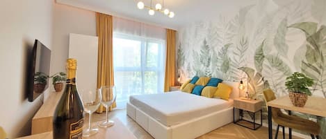 Deluxe Studio Suite, Patio, City View