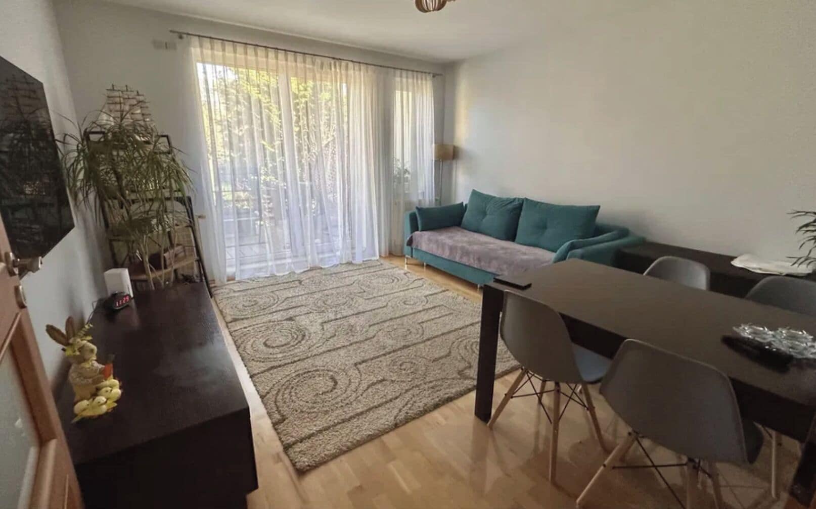 Deluxe Studio Suite, Patio, City View | Living area