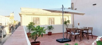 Stylish and modern 2-bedroom apartment with a stunning rooftop terrace