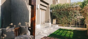The Suite, Palm Hills - V702