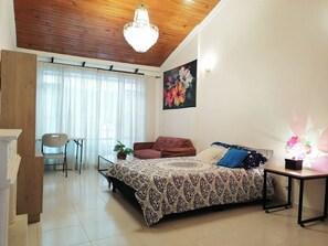 1 habitación, escritorio, tabla de planchar con plancha y wifi gratis