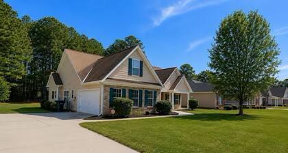 Near ATL & Stone Mountain/ Sleeps 12/ King Suite