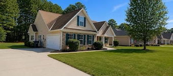Near ATL & Stone Mountain/ Sleeps 12/ King Suite
