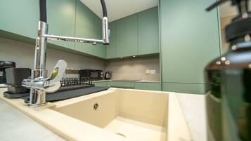 Refrigerador, horno, placa de cocina, lavavajillas