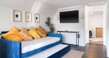Centralia Theater Apt w/ Projector | Sleeps 4