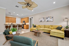 Smart TV - Sailfish Oasis - Private Pool Retreat in Stuart (Stuart)
