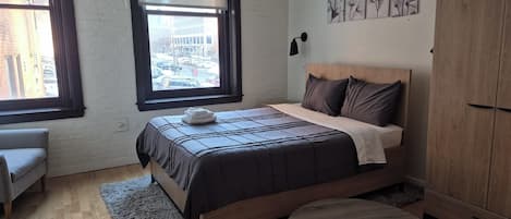 Departamento, vista a la ciudad | Área de sala de estar | Televisión de pantalla plana, Netflix, Hulu y servicios de streaming