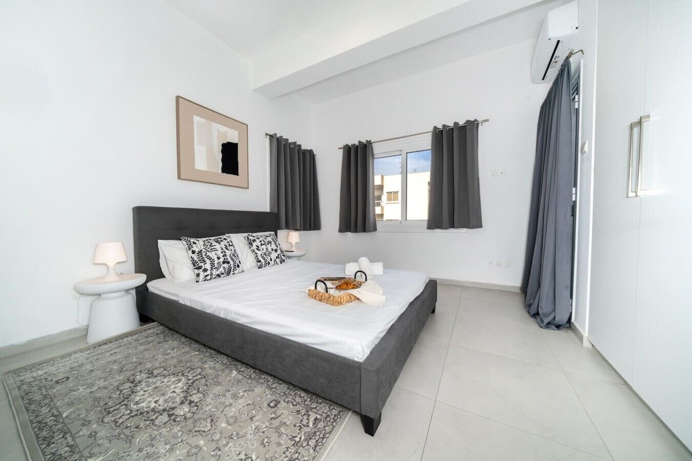 Desk, iron/ironing board, WiFi, bed sheets