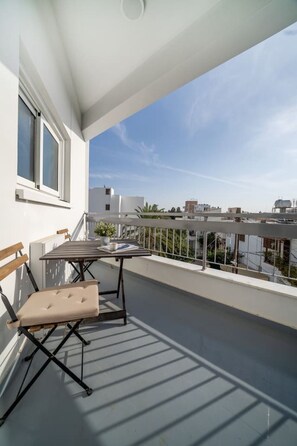 Outdoor dining - Central 2 bedroom flat (Nicosia)