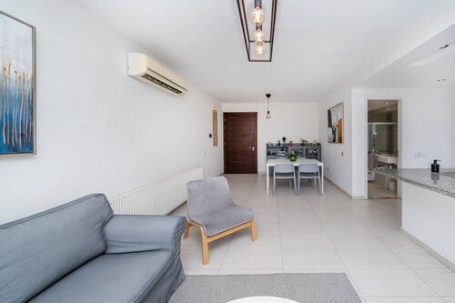 Central Luxurious 2 bedroom flat