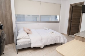 Room - Modern studio in historic center (Limassol)