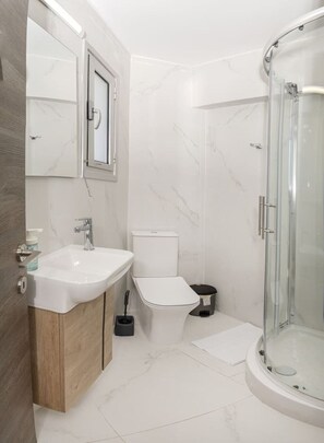 Bathroom - Modern studio in historic center (Limassol)