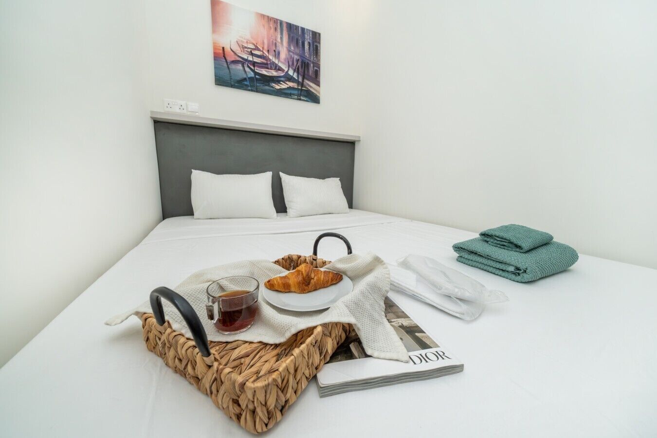 Iron/ironing board, WiFi, bed sheets