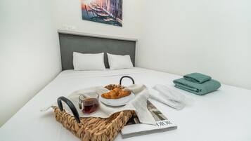 Iron/ironing board, WiFi, bed sheets