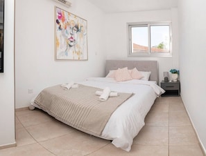 Desk, iron/ironing board, WiFi - Central 1 bedroom flat, near sea (Limassol)