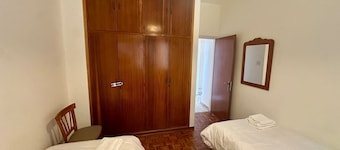 2 bedroom flat by the sea