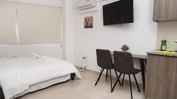 Desk, iron/ironing board, WiFi, bed sheets