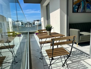 Outdoor dining - New 1 bedroom flat in Aglatzia (Aglantzia)