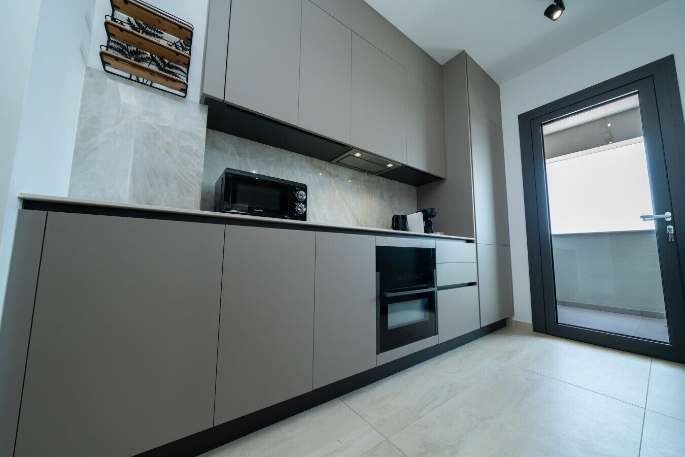 Refrigerador, horno, placa de cocina, lavavajillas