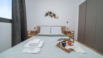 Escritorio, wifi y ropa de cama