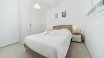 Desk, iron/ironing board, WiFi