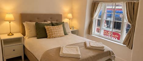 1 bedroom, desk, iron/ironing board, WiFi