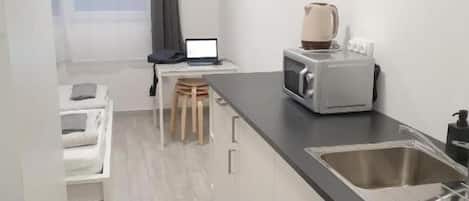 Studio, non-fumeurs | Bureau, Wi-Fi gratuit, draps fournis