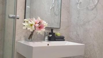 Apartment, 3 Bedrooms | Bathroom
