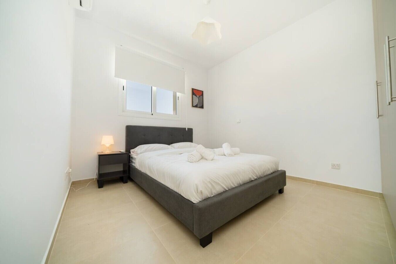 Desk, iron/ironing board, WiFi, bed sheets