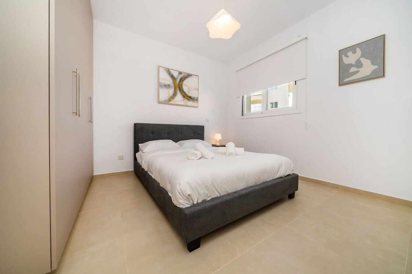 Desk, iron/ironing board, WiFi, bed sheets