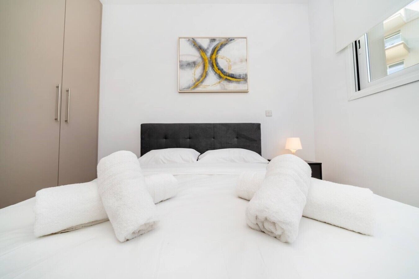 Desk, iron/ironing board, WiFi, bed sheets