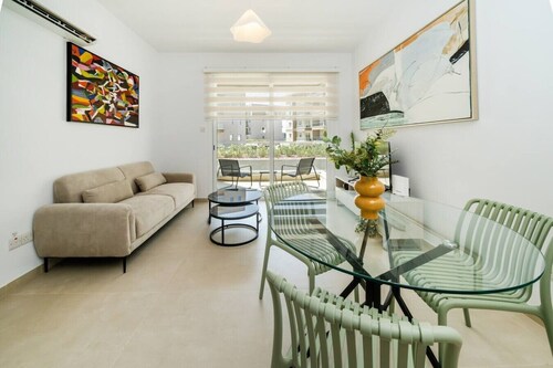 New 1 bedroom flat next to university