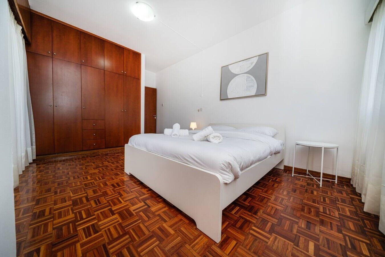 Desk, iron/ironing board, WiFi, bed sheets